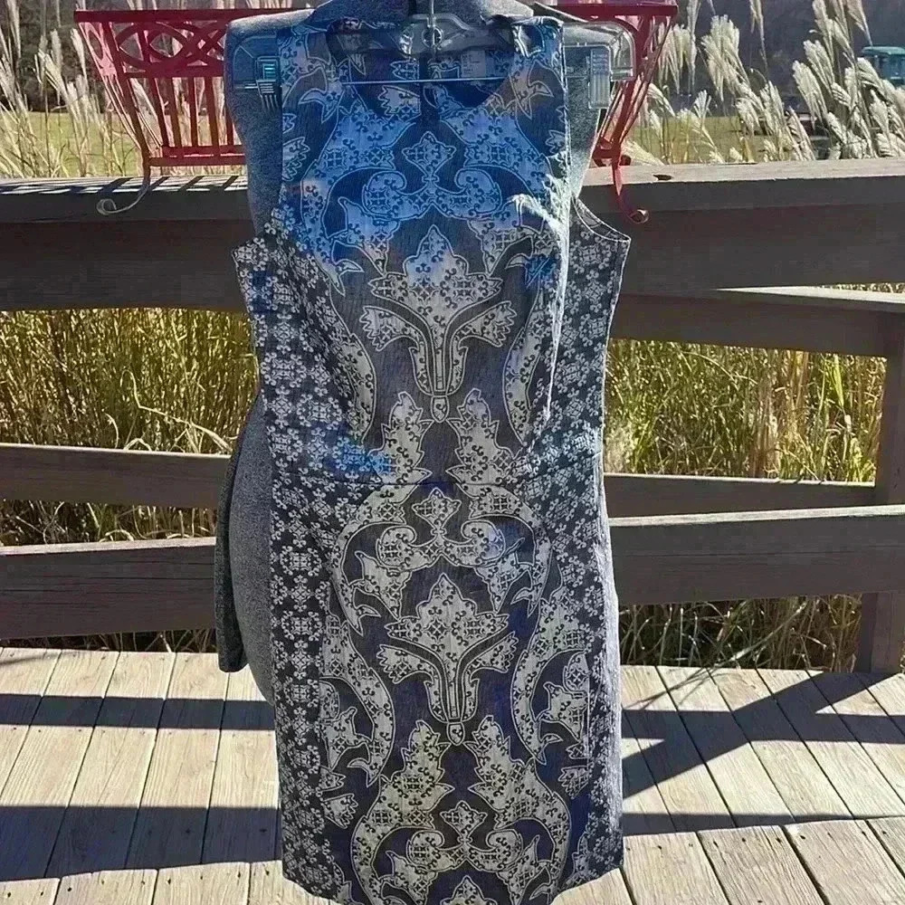 H&M women’s holiday dress. Women’s size 6. Gorgeous